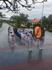 Trường Tiểu học Hà Nội-Điện Biên Phủ Viếng nghĩa trang liệt sĩ A1-Thành phố Điện Biên Phủ, Tỉnh Điện Biên.