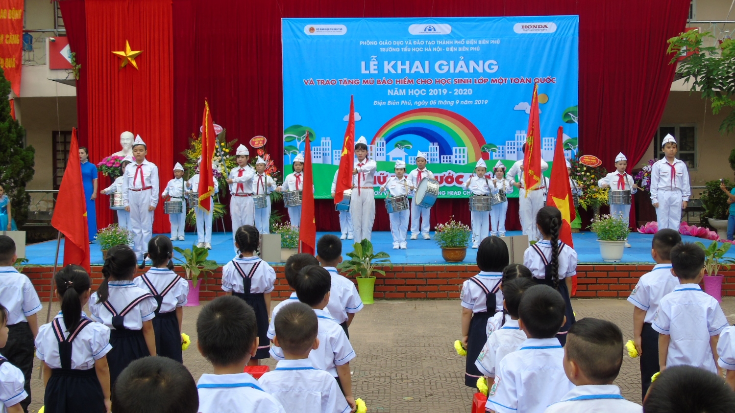 3 CHÀO CỜ